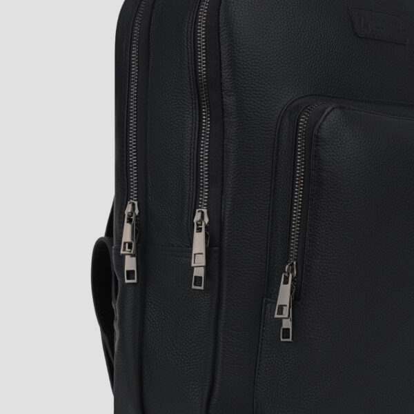 Luxio Classic Compact Leather Backpack zipper close