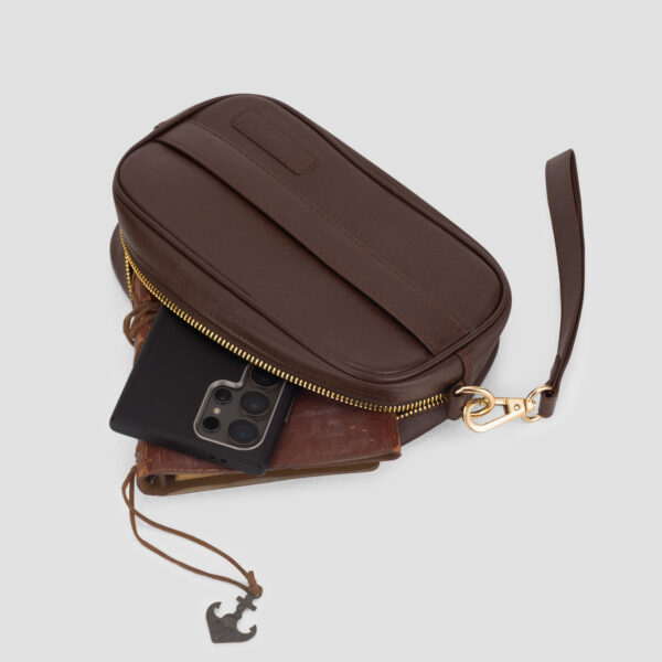 Luxio Essential Leather Pouch close