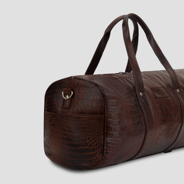 Luxio GymMaster Leather Duffle Bag close up