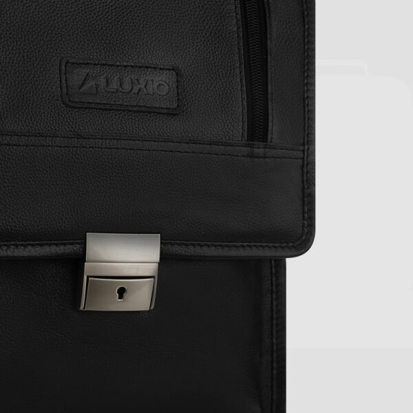 Luxio Traditional Leather Backpac close